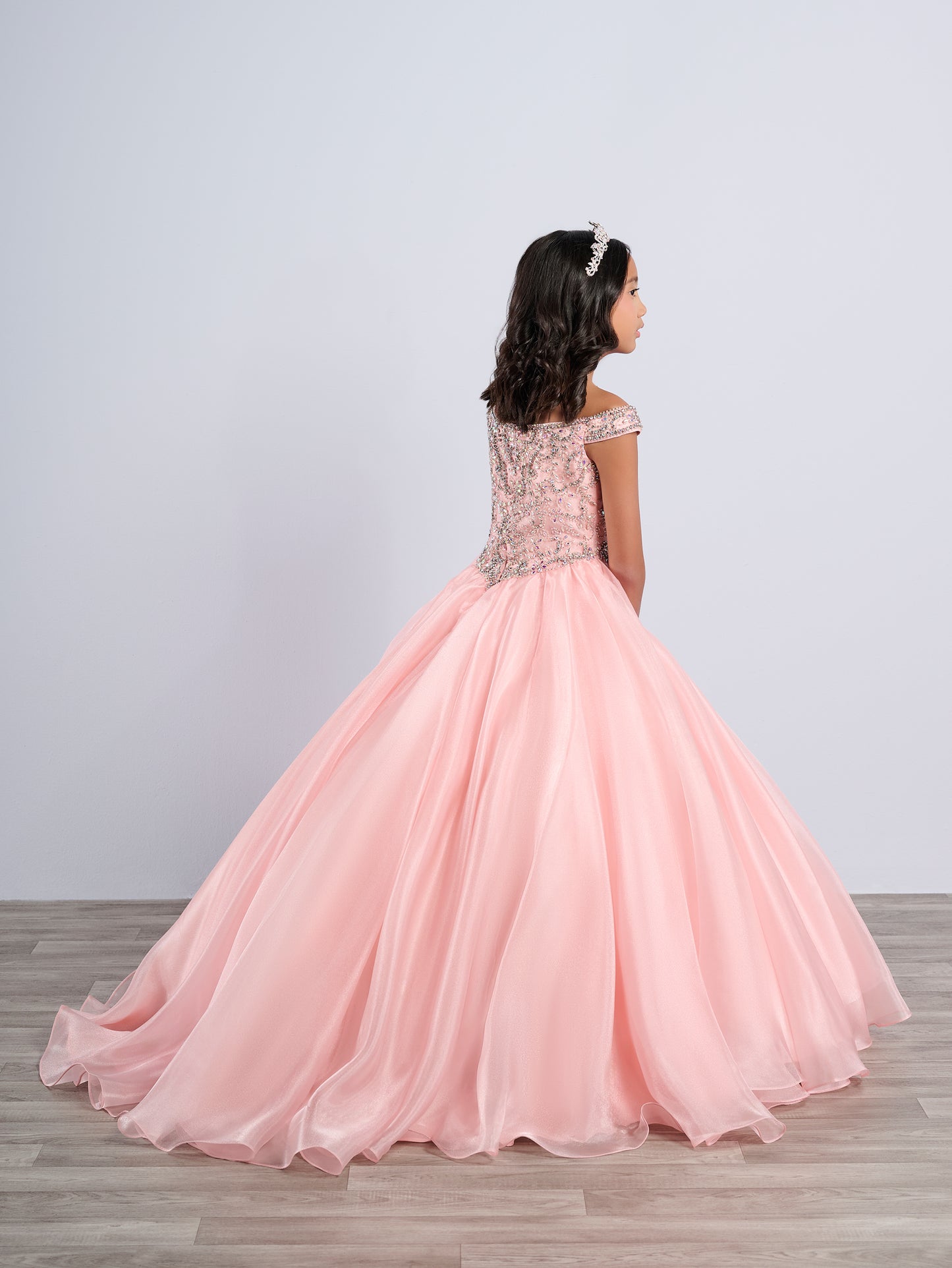 Elevate your little girl's pageant game with the Tiffany Princess 13788 dress. The stunning crystal bodice sparkles underneath the off-shoulder ballgown, making her stand out on stage. The A-line cut flatters any figure, creating a timeless and elegant look for any pageant.
Sizes: 2-16
Colors: Blush, Royal, White