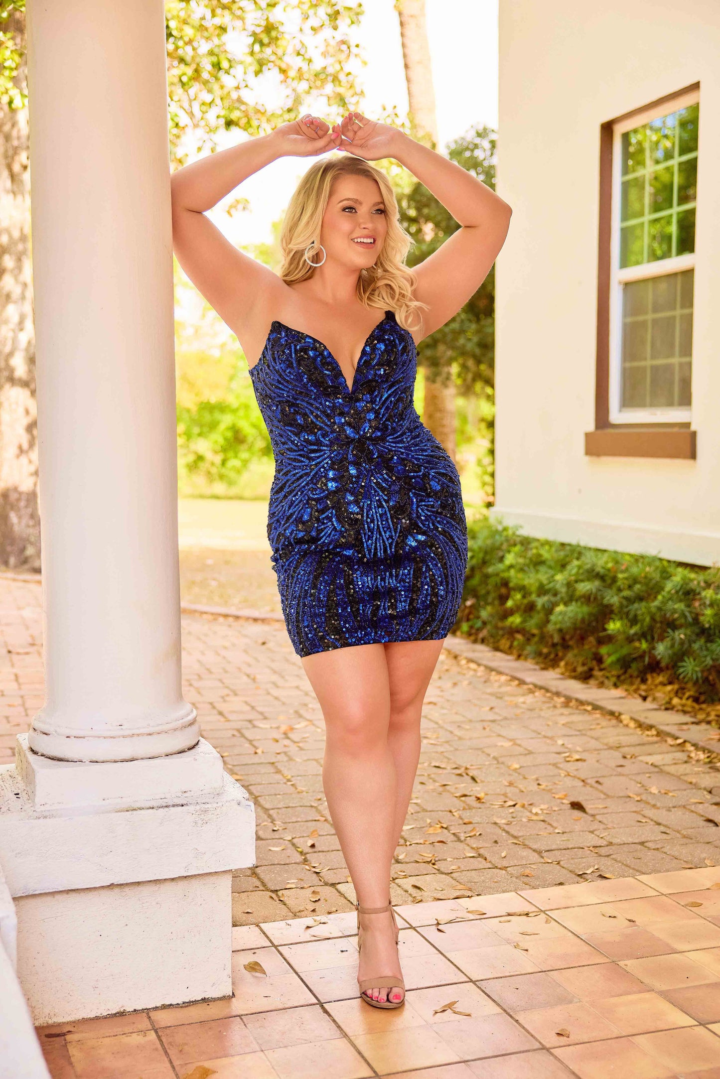 The Primavera Couture 14099 short plus-size homecoming dress combines elegance with comfort through its expertly crafted beaded sequin design. Featuring a strapless, V-neck silhouette with a corset back, this formal cocktail gown offers both support and a flattering fit. Ideal for homecoming or special occasions, its sparkling embellishments ensure you stand out, while the short length provides ease of movement and a modern touch to classic formalwear.
Sizes: 14W-24W
Colors: Black/Fuchsia, Black/Gold, Bla