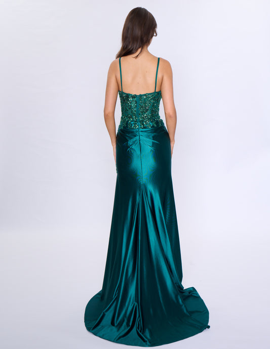 Look stunning at prom or any formal event with the Nina Canacci 1585 Fitted Sequin Long Prom Dress. This figure-hugging gown features a flattering ruched V-neckline and a daring thigh-high slit. The sequin fabric adds a touch of glamour and the long length will make you stand out.
Sizes: 0-14
Colors: Black, Emerald, Rose Gold