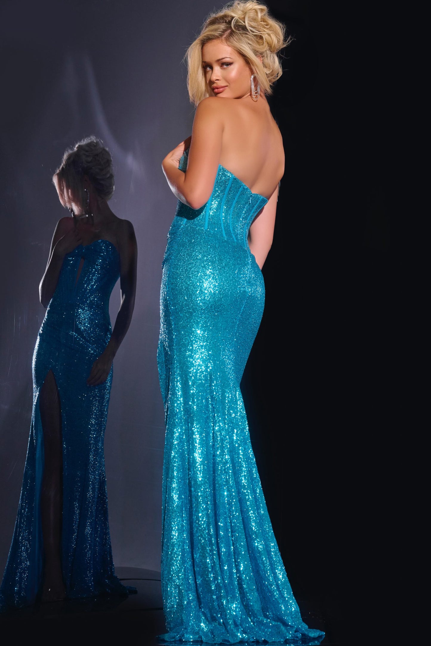 Shine bright in the Jovani 42514 Long Sequin Keyhole Corset Prom Dress. Featuring a keyhole corset top, sequin detailing, and a flattering slit, this formal gown is perfect for any special occasion. Make a statement with the strapless ruched design and stand out from the crowd.
Sizes: 00-24
Colors: Black, Orange, Turquoise, White/AB