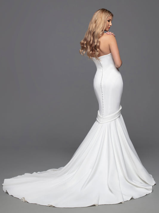 Davinci Bridal Gown 50816 size 12 Ivory Long Fitted Mermaid Wedding Dress Pointed strapless Experience an unforgettable wedding day with this luxurious bridal gown from Davinci. Crafted from alluring ivory fabric, this fit-and-flare mermaid gown is perfected with a strapless, straight-across neckline, a modest silhouette, and an open back with interesting button details and a zipper fastening. The chapel train adds a truly elegant touch. Size: 12 Color: Ivory