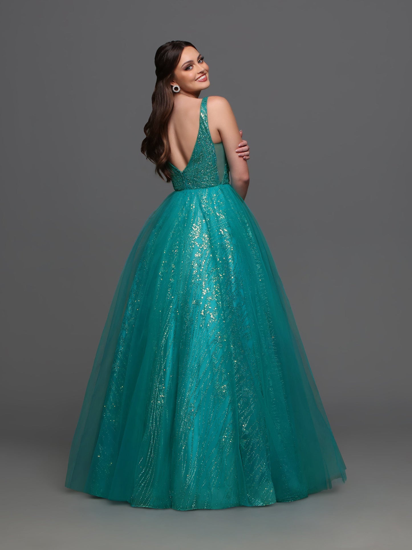 The Candice Wang 72336 Prom Dress is both chic and glamorous! Featuring a sheer glitter A-line design with a striking V-neckline and a stylish slit, this dress adds a touch of shimmer to your formal event. Perfect for making a statement and standing out in the crowd. Sizes: 0-20 Colors: Lavender, Teal