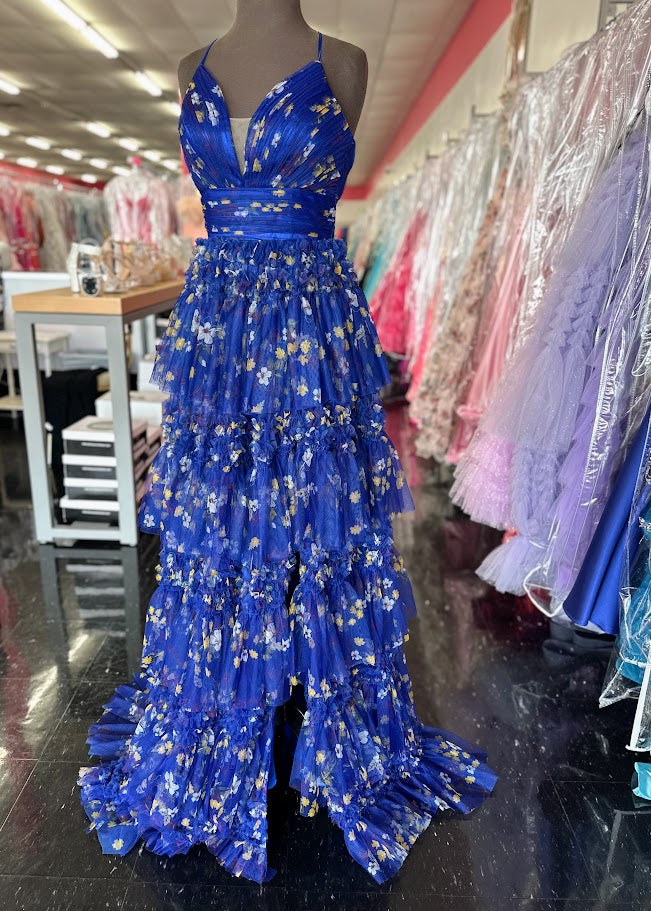 Elevate your formal occasion with the Nina Canacci 7601, a size 2 royal print gown that blends elegance and modern design. Featuring a flattering pleated A-line silhouette, a structured corset bodice, and a tasteful slit, this dress offers both sophistication and comfort. Perfect for prom or any special event, it ensures you stand out with timeless style and graceful movement.
Size: 2
Color: Royal/Print