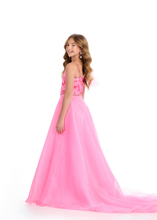 Designed for pageantry, the Ashley Lauren Kids 8300 Girls Beaded Pageant Dress features intricate beading and a one-shoulder design with a bow. The A-line ballgown silhouette adds a touch of sophistication for your little princess. Get ready to shine brighter than ever! This gorgeous ball gown features a fully beaded bustier, one shoulder neckline and adorable oversized bow. Complete with a fabulous organza skirt, this dress is sure to capture the spotlight!
One Shoulder
Beaded Bustier
A-Line
Organza Skirt
