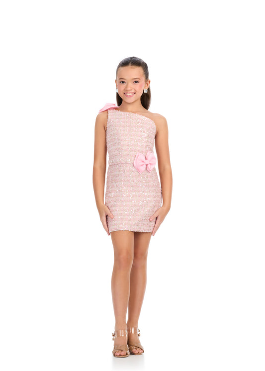 Elevate your little girl's formal wardrobe with the Ashley Lauren Kids 8303 Girls Tweed Cocktail Dress. The one-shoulder design and bow detail add a touch of sophistication, while the tweed fabric exudes elegance. Perfect for interviews or special appearances. one shoulder, shimmering piece is perfect for pageants, interviews, and formal events. Its unique design and bow detail make it a standout option. Expertly crafted with quality materials, you'll look and feel confident all night long.