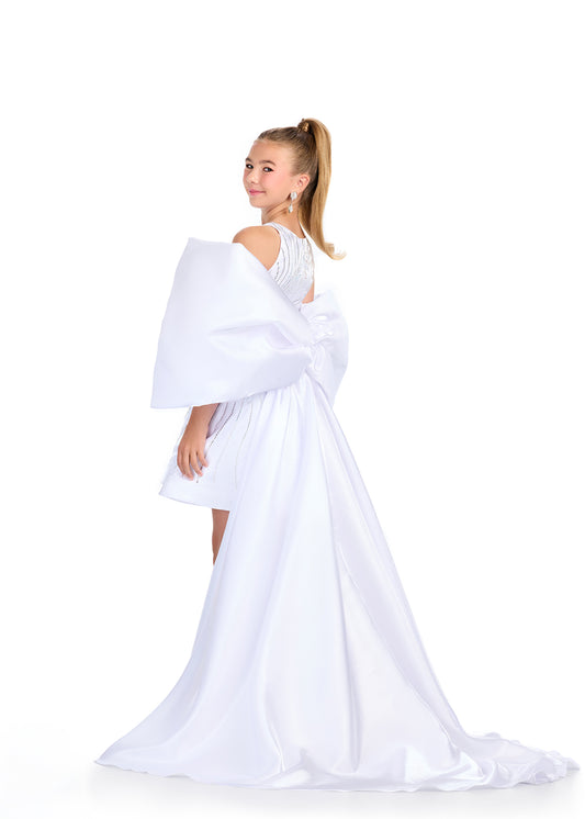 Introducing the Ashley Lauren Kids 8321 Oversize Bow Overskirt Pageant Accessory off the Shoulder Cape - the perfect addition to any pageant ensemble. The oversized bow and off the shoulder design add a touch of elegance and modernity to any outfit. Feel confident and glamorous on stage with this versatile accessory. Transform any outfit into a statement piece with this enchanting bow overskirt. This overskirt adds the perfect amount of glamour to any ASHLEYlauren cocktail dress, jumpsuit or dress.
B