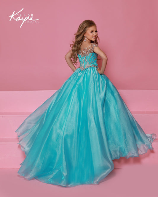 Designer: Sugar Kayne — Style C405
Sugar Kayne style C405 is a classic girls pageant dress with layered organza and a smooth satin lining for beautiful volume and shine. The full skirt and refined bodice give this gown timeless pageant appeal, making it ideal for everything from local titles to national stages.
Sizes: 2–16
Colors: Aqua/Rose Gold, Blush, White/Rose Gold