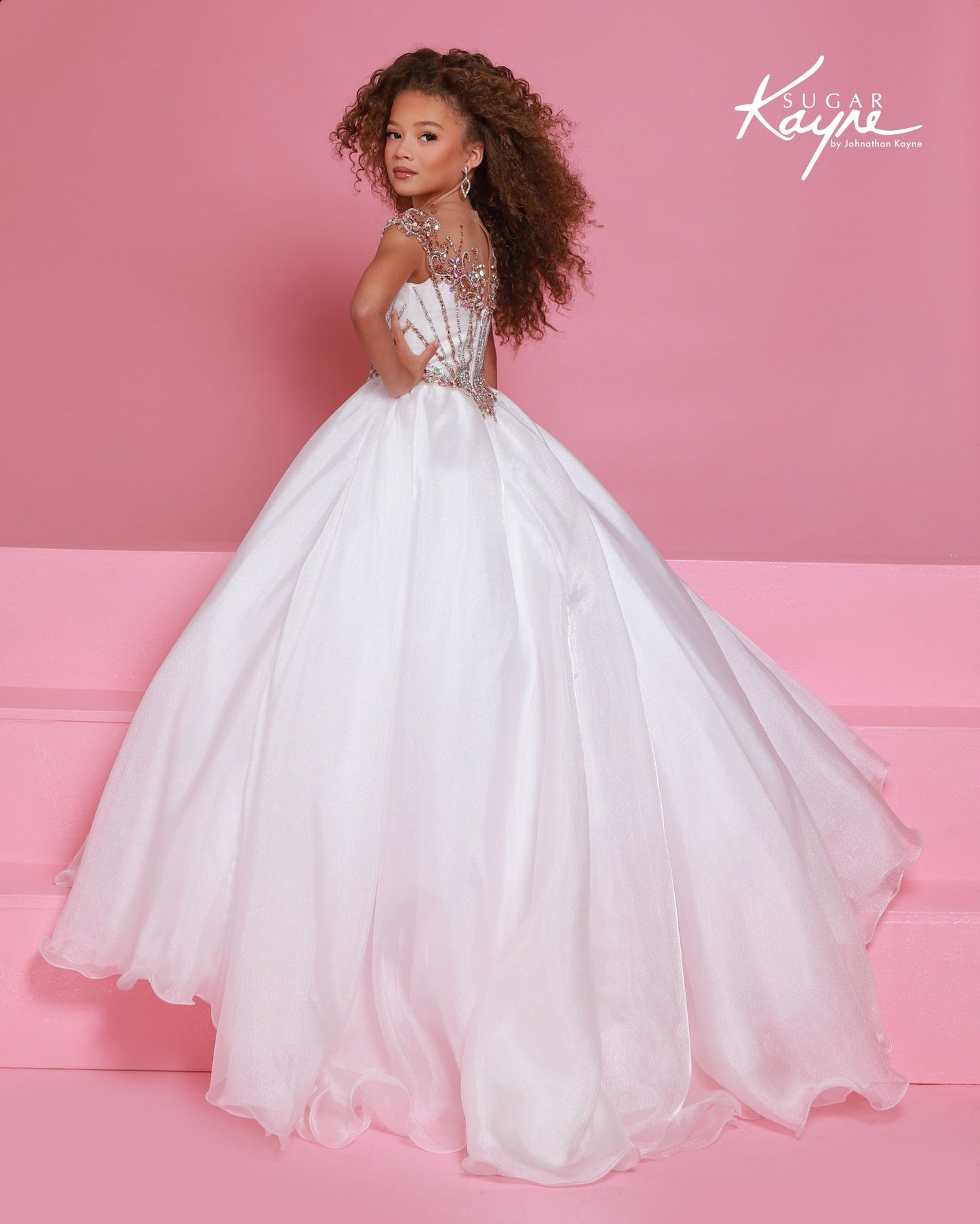 Designer: Sugar Kayne — Style C405
Sugar Kayne style C405 is a classic girls pageant dress with layered organza and a smooth satin lining for beautiful volume and shine. The full skirt and refined bodice give this gown timeless pageant appeal, making it ideal for everything from local titles to national stages.
Sizes: 2–16
Colors: Aqua/Rose Gold, Blush, White/Rose Gold