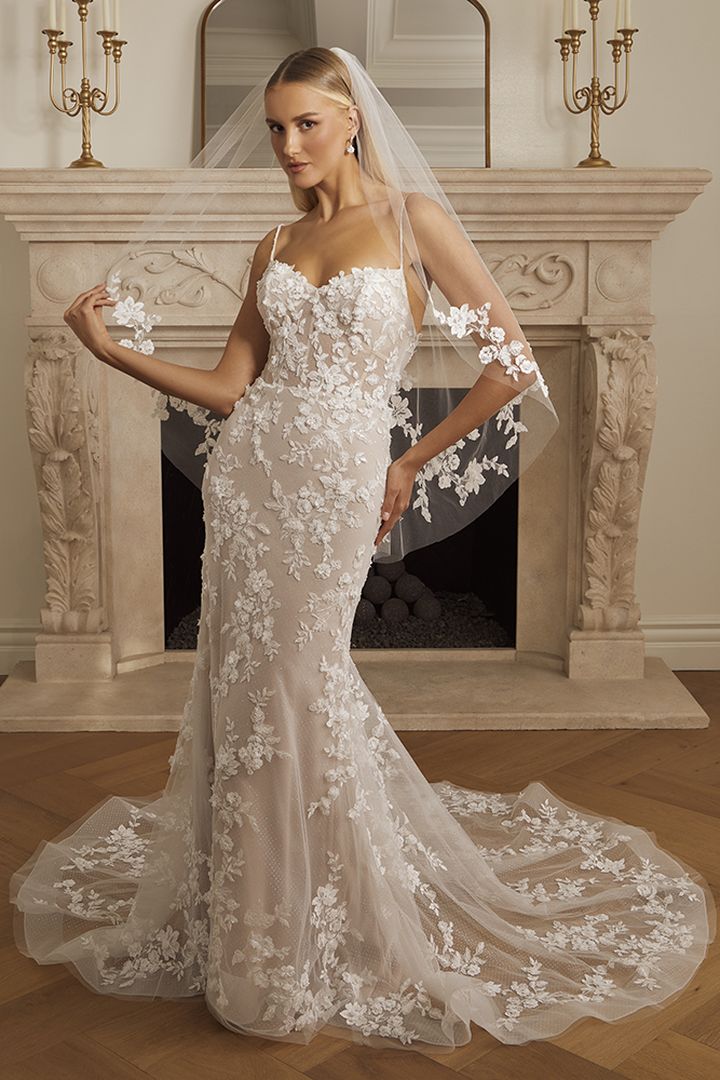 Casablanca Bridal 2573 Merideth Wedding Dress Fit and Flare Lace 6 / White/White Casablanca Bridal 2573 Merideth Wedding Dress Fit and Flare Lace 6 / White/White