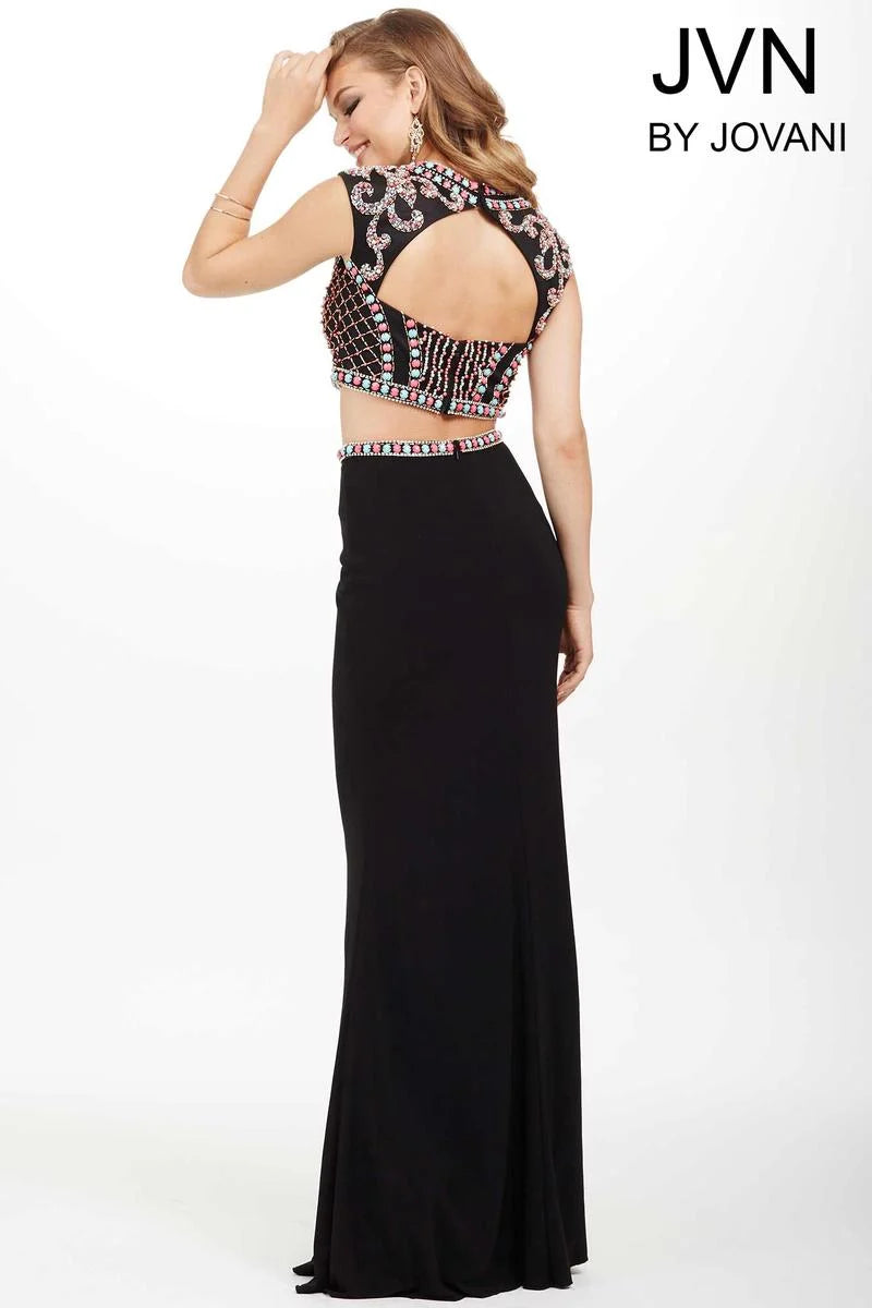 JVN by Jovani style JVN34015 Sexy two piece prom dress features sleeveless multicolored coral and mint beaded top with cutout back and a fitted jersey skirt. Two Piece Beaded Prom Dress High Neck Formal Gown JVN 34015
Available Size: 0
Available Color: White