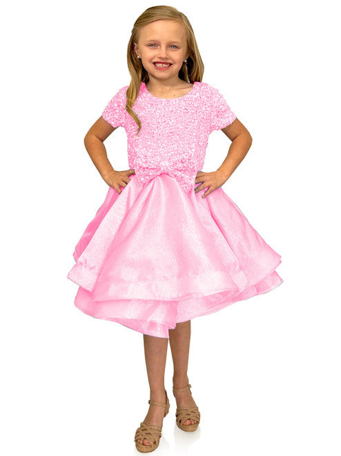 The Marc Defang 5105 Short Layered Organza Girls Dress Velvet Sequin Bow Pageant Wear is perfect for dressy occasions. Made of high-quality organza and featuring a soft velvet bodice and a sparkling sequin bow, it offers a stylish and comfortable look for your little one. With multiple layers of tulle and a lightweight fit, she'll be sure to make a statement at any event. Baby Sizes: 12M, 2T, 4,5,6,7,8,9,10,11,12 Colors: Baby Pink, Light Blue, Mint