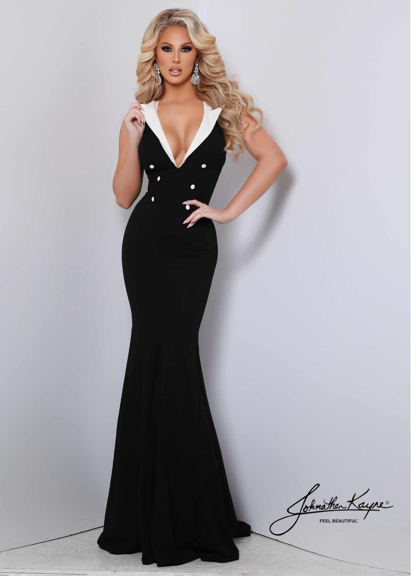 Johnathan Kayne 2633 Size 4 Black/White Fit And Flare Notch Collar V-N – Glass Slipper Formals