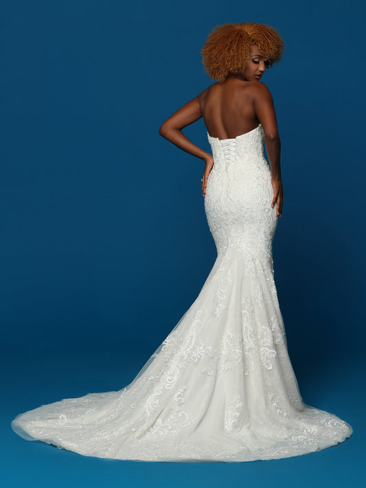davinci Bridal 50642 Long Lace Fitted Mermaid Wedding Dress Strapless Sweetheart Train Beautiful Lace & Tulle Fit & Flare Sheath Wedding Dress has a Strapless Sweetheart Neckline & Corset Back & features a Lace Applique Bodice. The Delicate Tulle Lace Fit & Flare Skirt has a Sheer Overlay with Lace Applique Accents & Flares at the Back to a Full Chapel Length Train.