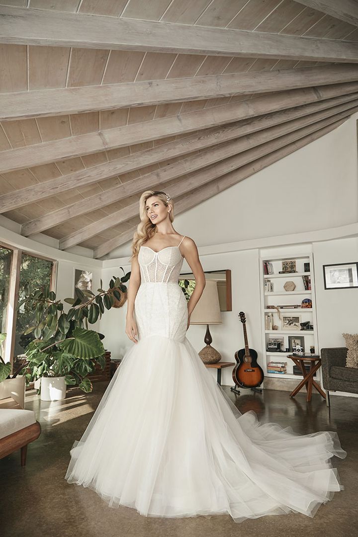 Beloved by Casablanca Bridal BL385FB size 8 Dylan White Corset Wedding Dress Fit and Flare Sweetheart Neckline