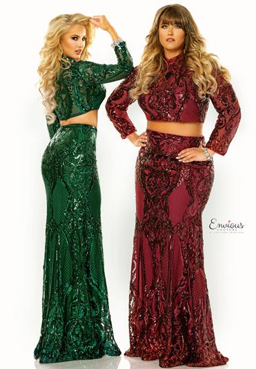 Envious Couture E1463 is a two piece Prom Dress, Pageant Gown & Formal Evening Wear. This Formal Evening Dress is a two piece long sleeve sequin fitted prom dress evening gown. 1463 Perfect for Plus Size Holiday Party Dress Color: Emerald Size: 2