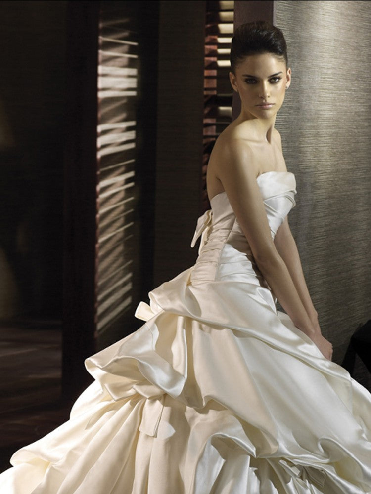 Pronovias San Patrick Caolin Bridal Gown Size 8 Ivory Wedding Dress