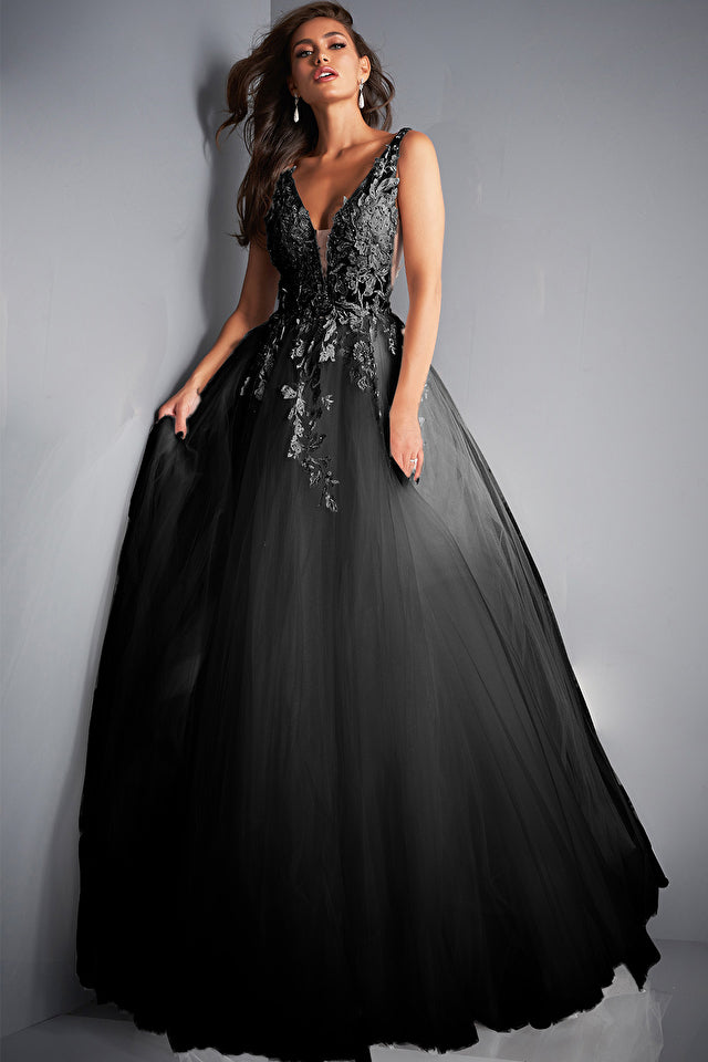 Black Wedding Dresses That Will Strike Your Fancy | Black ball gown, Long  sleeve ball gowns, Ball gowns prom