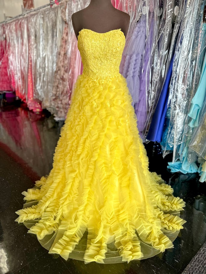 Elevate your formal occasion with this Johnathan Kayne gown, featuring a delicate yellow lace bodice that exudes elegance. The pleated ruffle A-line skirt adds graceful movement, while the cut-out back detail offers a modern, sophisticated touch. Designed in size 4, this ballgown combines classic charm with contemporary style for a stunning, memorable look.

Size: 4

Color: Yellow
