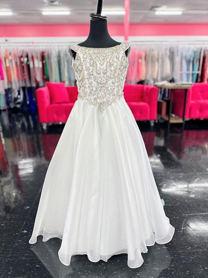 Elevate your little girl's pageant game with the Tiffany Princess 13788 dress. The stunning crystal bodice sparkles underneath the off-shoulder ballgown, making her stand out on stage. The A-line cut flatters any figure, creating a timeless and elegant look for any pageant.

Sizes: 6

Colors: White