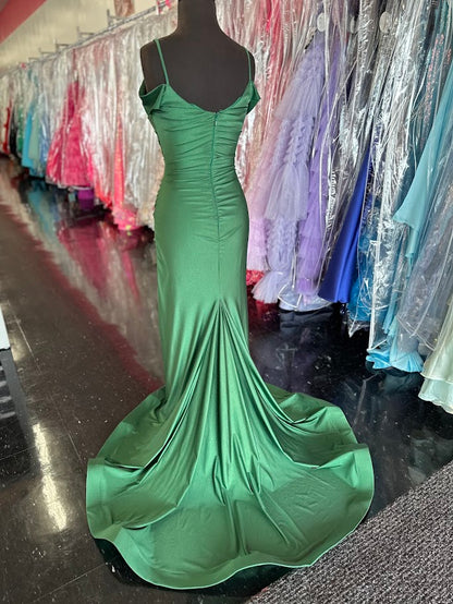 The Nina Canacci 1578 gown is a masterful blend of elegance and modern design. Crafted from fitted emerald jersey fabric, it contours the body with precision. The off-the-shoulder neckline highlights the collarbone, while the ruched detailing adds texture and sophistication. A slit enhances mobility and allure, complemented by a graceful train that elevates the gown’s formal appeal. Ideal for upscale events, this dress combines comfort with striking style for a confident, polished look.

Size: 4

Color: Eme