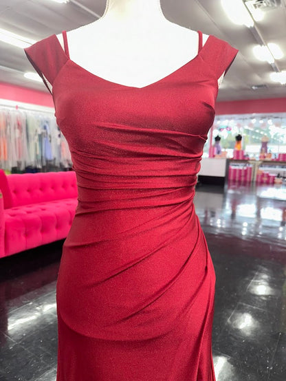 The Nina Canacci 1578 gown is a masterful blend of elegance and modern design. Crafted from fitted emerald jersey fabric, it contours the body with precision. The off-the-shoulder neckline highlights the collarbone, while the ruched detailing adds texture and sophistication. A slit enhances mobility and allure, complemented by a graceful train that elevates the gown’s formal appeal. Ideal for upscale events, this dress combines comfort with striking style for a confident, polished look.

Size: 4

Color: Bur