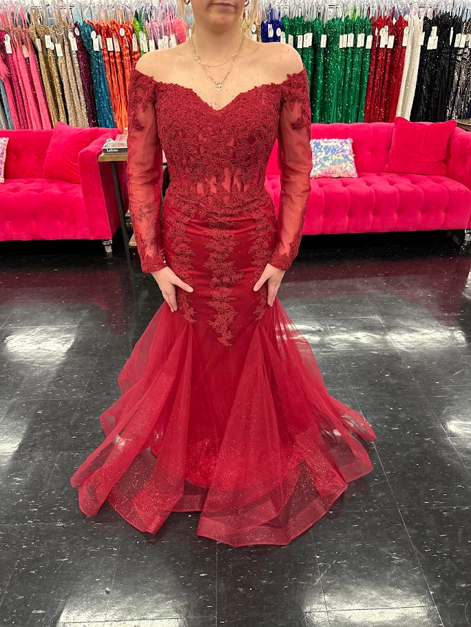 Elevate your evening elegance with the Nina Canacci 1593, a size 4 burgundy shimmer lace mermaid dress. Featuring a flattering corset bodice and long sleeves, this gown beautifully contours the silhouette while offering refined sophistication. Perfect for mothers of the bride or special formal occasions, its intricate lace and subtle shimmer create a timeless, graceful look. Off the shoulder

Size: 4

Color: Burgundy