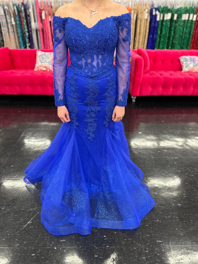 Elevate your evening elegance with the Nina Canacci 1593, a size 4 burgundy shimmer lace mermaid dress. Featuring a flattering corset bodice and long sleeves, this gown beautifully contours the silhouette while offering refined sophistication. Perfect for mothers of the bride or special formal occasions, its intricate lace and subtle shimmer create a timeless, graceful look. Off the shoulder

Size: 4

Color: Royal