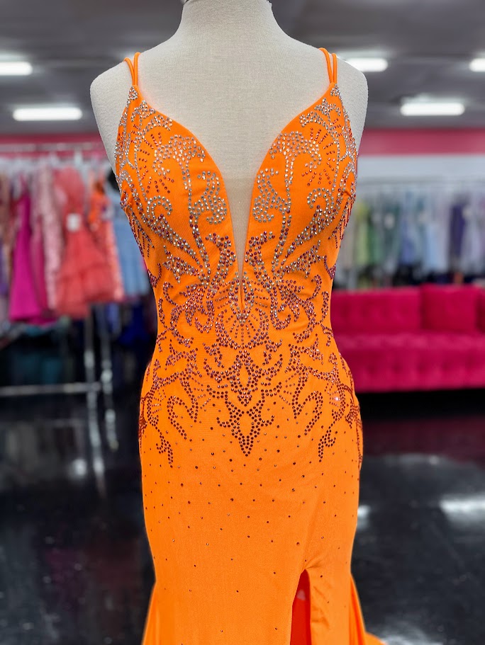 Amarra 20019 Long Fitted Backless Prom Dress Embellished V Neck Slit corset.&nbsp; Style 20019 features a plunging neckline embellished with beautiful accents. A slit skirt and lace up back add a spicy touch to an elegant gown.
● Made with jersey fabric for a fitted look that won’t sacrifice your comfort and style and gives a little stretch.
● Color&nbsp; neon orange Size 10