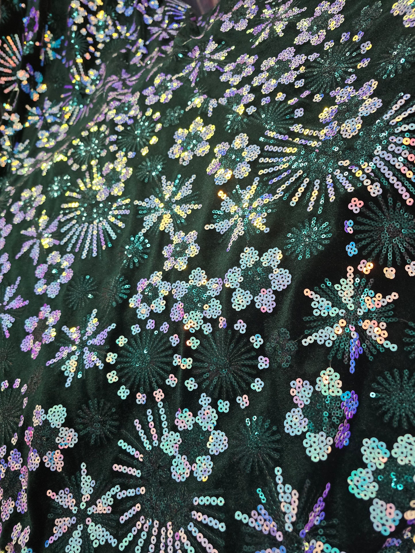 Nina Canacci 8257 Size 4 Emerald Velvet Sequin Prom Dress Mermaid Sheer Formal Gown V Neck