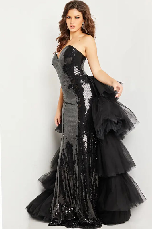 This dress is part of the formal collection, meticulously designed to make a statement at special events. It is a true showstopper, designed with a combination of sequin and tulle materials. The sequins add a shimmering and dazzling effect, while the tulle provides a touch of grace and delicacy.  The style of the dress is fitted, accentuating your curves and creating a flattering and graceful silhouette. 