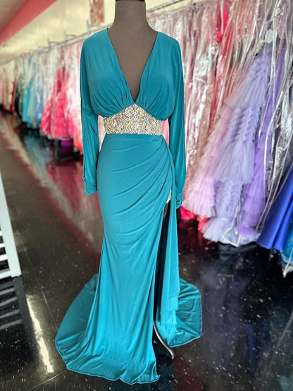 Elevate your evening with the Johnathan Kayne 2685 long sleeve formal gown in a stunning teal hue. This size 4 dress features a high slit that adds a touch of allure, while delicate crystal and sheer beading embellishments create an exquisite, sophisticated shimmer. Perfect for making a graceful statement at any formal event.

Size: 4

Color: Teal