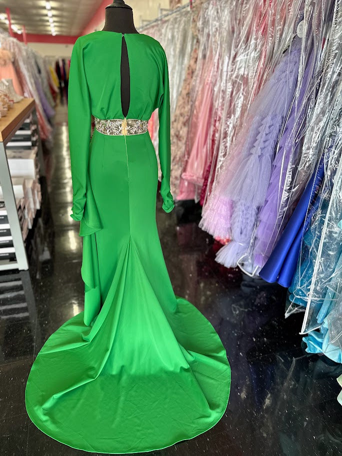 Elevate your evening with the Johnathan Kayne 2685 long sleeve formal gown in a stunning teal hue. This size 4 dress features a high slit that adds a touch of allure, while delicate crystal and sheer beading embellishments create an exquisite, sophisticated shimmer. Perfect for making a graceful statement at any formal event.

Size: 4

Color: Green