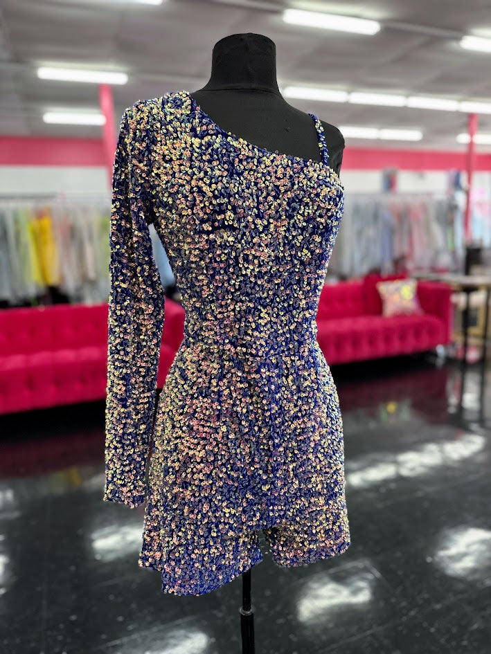 Marc Defang 8048 Short Sequin Romper One Shoulder Long Sleeve Fun Fashion

Single shoulder sleeve
Beaded Strap
Fully beaded Romper
Detachable Overskirt (optional)
Center back invisible zipper
Fully lined

Available Sizes: 4


Color: Royal

*Overskirt Not Included!