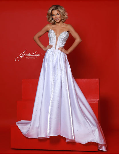This Johnathan Kayne 3116 dress features a stunning crystal corset, plunging neckline, and convenient pockets. The A-line silhouette and leg slit create a flattering and elegant look perfect for pageants, prom, or any special occasion. Make a statement with this expertly designed dress. Arrive in all your splendor in this gown crafted from mirror organza fabric. The neckline exudes an aura of sophistication, while the strapless silhouette radiates timeless grace

Sizes: 16

Colors: White