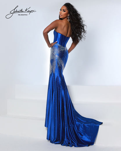 Designer: Johnathan Kayne — Style 3242
Designed in stretch knit fabrics, Johnathan Kayne style 3242 is a body-conscious long prom dress that offers both comfort and style. The stretchy construction allows the dress to move with you, making it a great option for pageant, prom, or any event where a fitted gown with flexibility is desired.

Sizes: 000, 00, 0, 2, 4, 6, 8, 10, 12, 14, 16
Colors: Black, Royal
