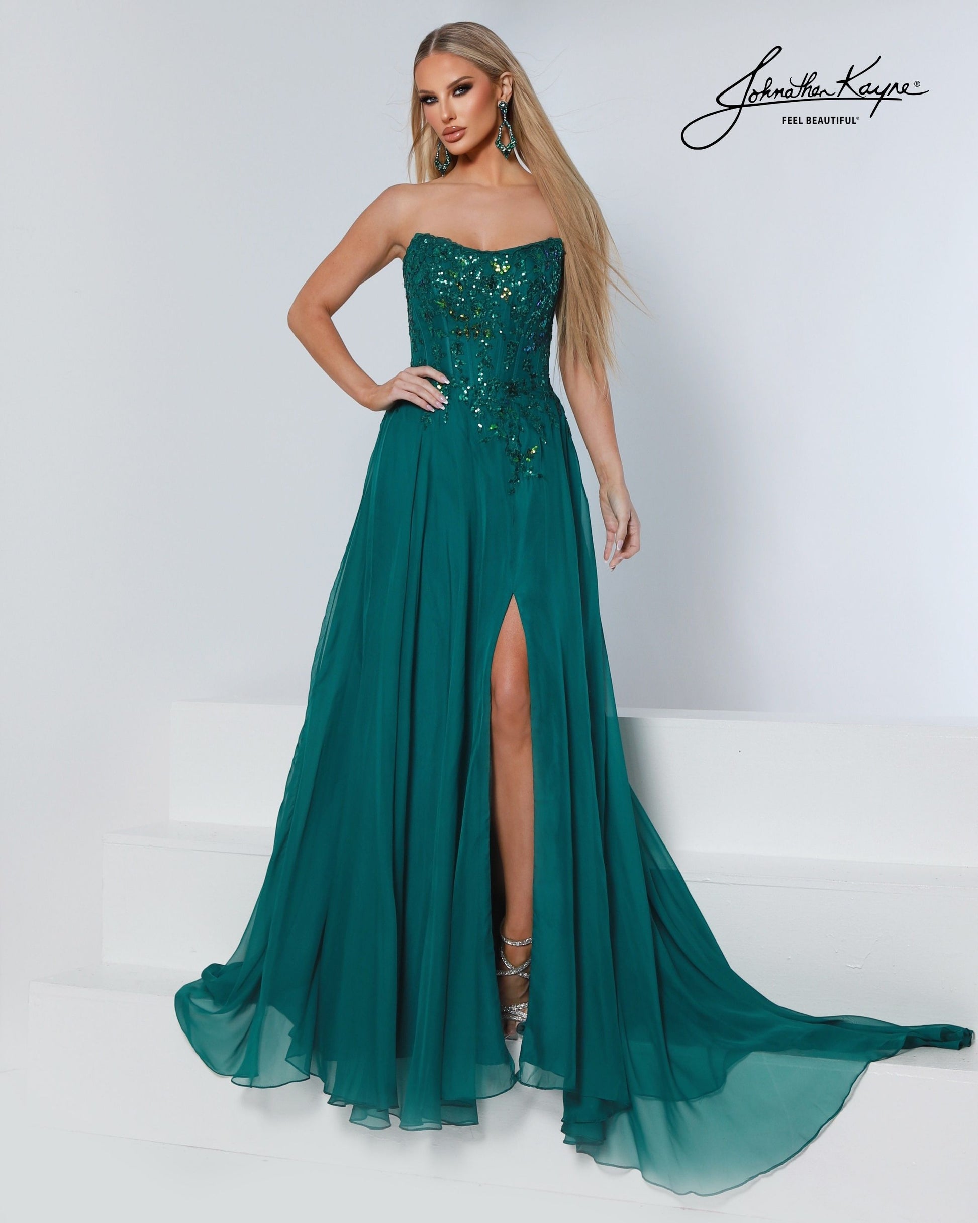 Designer: Johnathan Kayne — Style 3256
Style 3256 is a flowy Johnathan Kayne long prom dress crafted from lightweight special occasion fabrics for beautiful movement. The skirt glides effortlessly with every step, creating an elegant pageant dress silhouette that photographs beautifully and stands out on stage or on the dance floor.

Sizes: 000, 00, 0, 2, 4, 6, 8, 10, 12, 14, 16
Colors: Black, Emerald, Red, Royal
