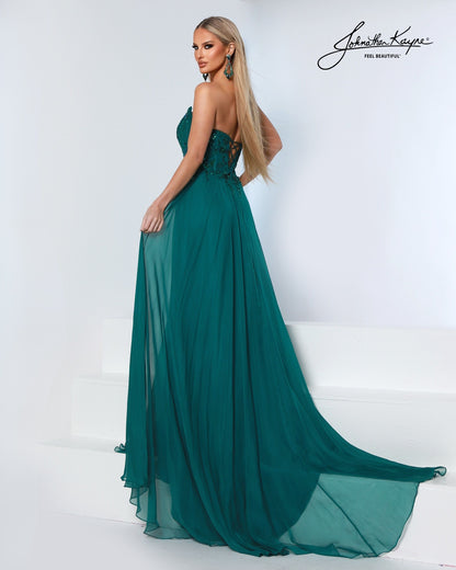 Designer: Johnathan Kayne — Style 3256
Style 3256 is a flowy Johnathan Kayne long prom dress crafted from lightweight special occasion fabrics for beautiful movement. The skirt glides effortlessly with every step, creating an elegant pageant dress silhouette that photographs beautifully and stands out on stage or on the dance floor.

Sizes: 000, 00, 0, 2, 4, 6, 8, 10, 12, 14, 16
Colors: Black, Emerald, Red, Royal