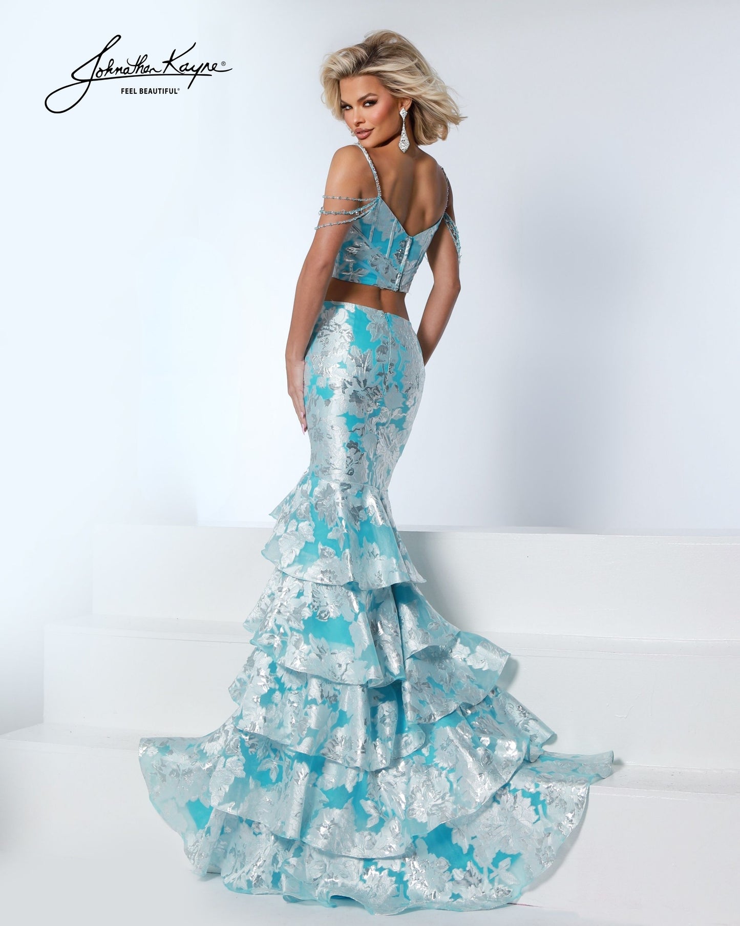 Designer: Johnathan Kayne — Style 3274
Style 3274 is a flowy Johnathan Kayne long prom dress crafted from lightweight special occasion fabrics for beautiful movement. The skirt glides effortlessly with every step, creating an elegant pageant dress silhouette that photographs beautifully and stands out on stage or on the dance floor.

Sizes: 000, 00, 0, 2, 4, 6, 8, 10, 12, 14, 16
Colors: Metallic Blue, Metallic Pink