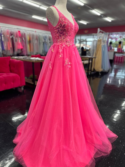 This Nina Canacci 4427 ballgown in size 4 showcases exquisite sequin lace detailing over a sheer bodice, creating a refined and elegant look. The flattering V-neckline and classic A-line silhouette enhance your figure while offering graceful movement. Perfect for prom or formal events, this gown combines timeless sophistication with subtle sparkle for a memorable evening.

Size: 4

Color: Fuchsia