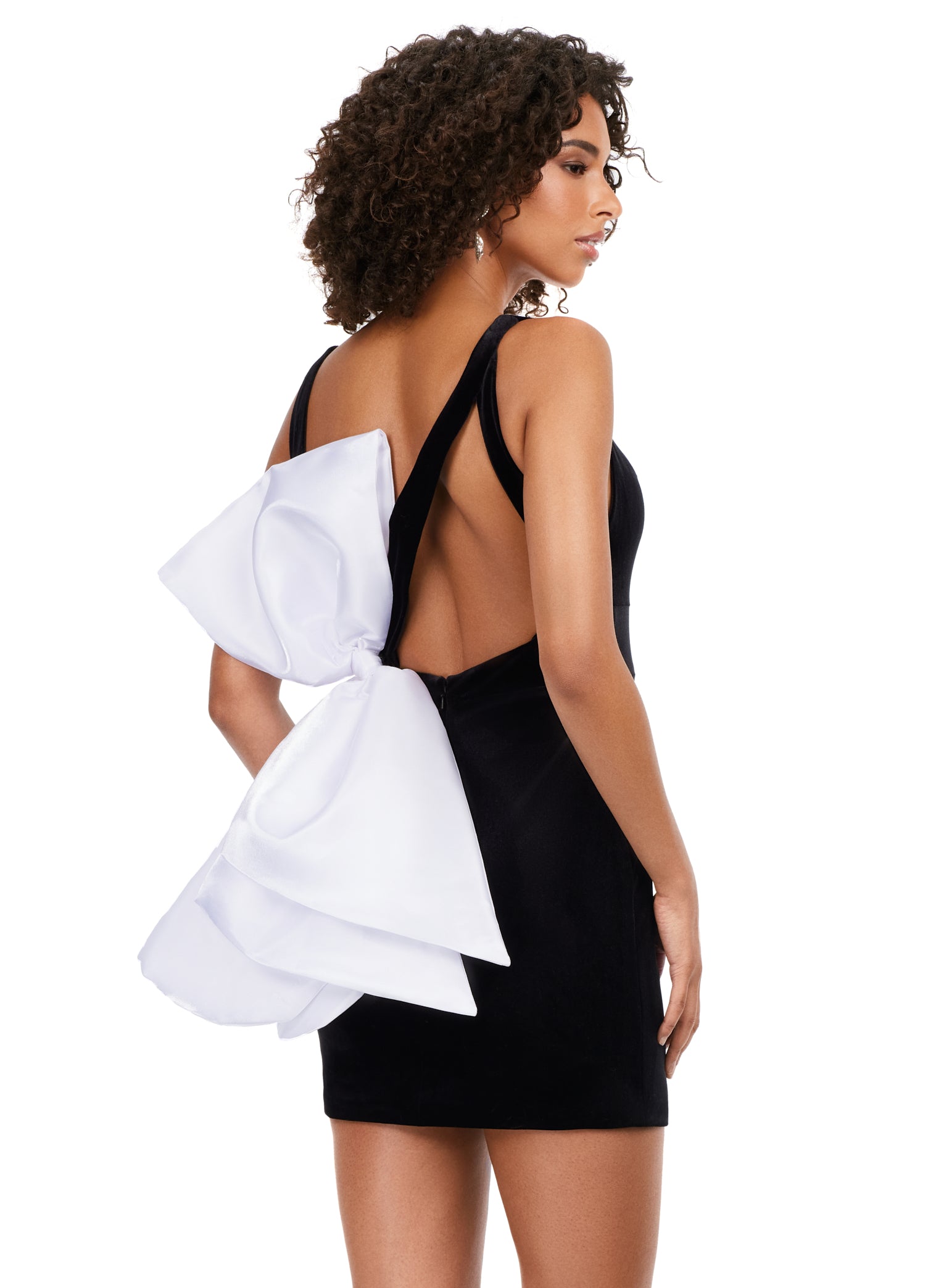 Ashley Lauren 4646 Velvet Fitted Open Back with Oversized Bow Cocktail Homecoming Dress 0 / Black/White Ashley Lauren 4646 Velvet Fitted Open Back with Oversized Bow Cocktail Homecoming Dress 0 / Black/White