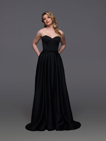 This elegant Davinci Bridal gown features a classic A-line silhouette crafted from luxurious ivory satin. Designed strapless for a timeless look, it is accented with a graceful bow that adds a refined touch of femininity. Perfectly tailored in size 10, this wedding dress combines sophistication and simplicity, making it an exquisite choice for your special day. pockets

Fabric:&nbsp;Satin

Neckline:&nbsp;Strapless, Sweetheart

Silhouette:&nbsp;A-Line, Ball Gown

Details:&nbsp;Buttons, Chapel Train, Pockets,