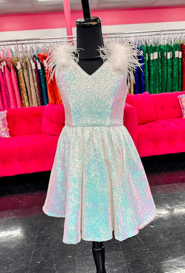 This Marc Defang formal dress is for the modern girl. Crafted from high-quality fabric, the dress features an eye-catching sequin feather V-neckline, and an A-line silhouette. Perfect for pageants, this dress is sure to make a statement.

Sizes: 9

Colors:&nbsp;White AB