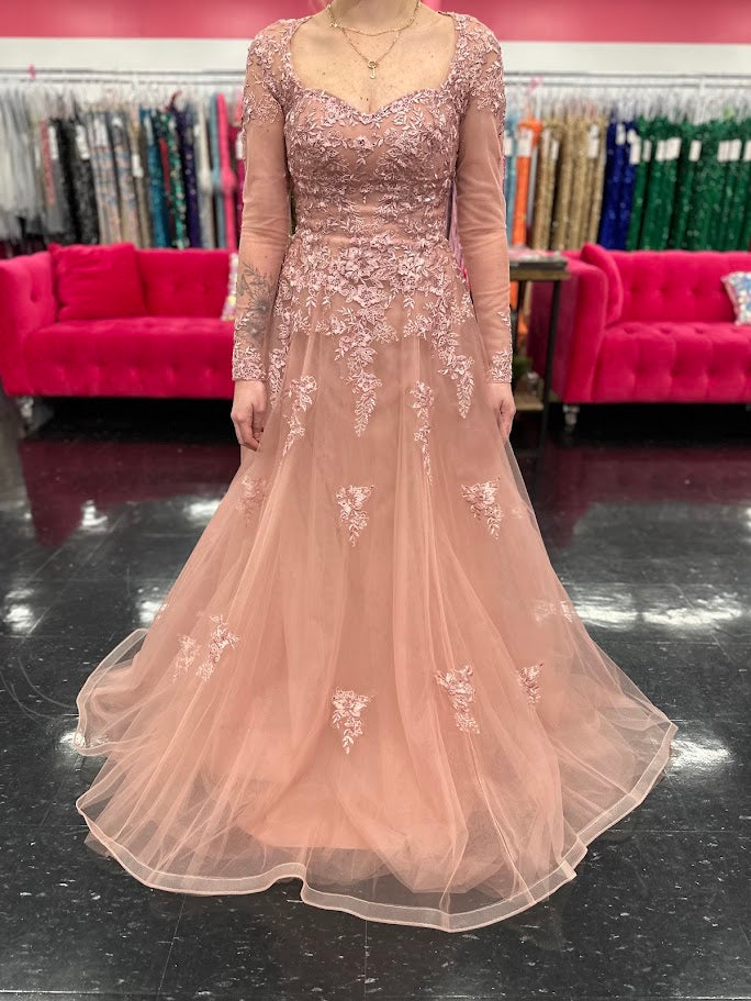 This elegant Nina Canacci 5310 dress in size 4 features a delicate rose lace design with long sleeves and a flattering A-line silhouette. Perfect for formal occasions, it showcases a high sheer lace back and a sweetheart neckline, combining classic sophistication with modern detail. Ideal for a mother of the bride or evening event, this gown offers timeless grace and refined style.

Size: 4

Color: Rose