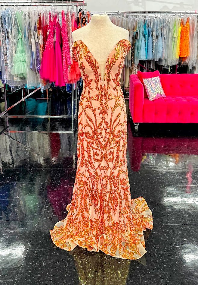 Jovani 63349 Long Fitted sequin embellished Damask Print pageant gown with off the shoulder straps, sexy fit &amp; Flare mermaid prom dresses, Pageant&nbsp;dresses &amp; Formal Evening wear by Jovani! Lush Skirt with sweeping train.

Available Colors:&nbsp; &nbsp;Peach

available Sizes: 24

Details: Black and gold sequin embellished prom dress with off-the-shoulder fitted bodice and sweetheart neckline, floor-length fitted skirt with long train.


Neckline: Sweetheart
Waistline: Natural
Closure: Invisible b