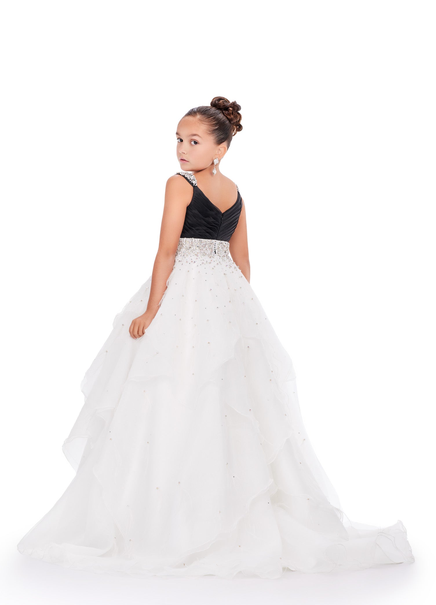 formal girls black and white dress Black and White A-Line Prom Dress, Square Neck Sleeveless Evening Gown with Ruffled Chiffon Sweep Train, Empire Waist, Built-In Bra, Modern Capped