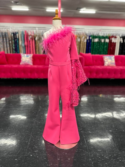 This Marc Defang 8222K Jumpsuit features a one-shoulder design with long bell sleeve and feather detailing for a sophisticated look. Crafted with a scuba fabric, this formal wear is perfect for pageants and special occasions. The slim-cut silhouette creates a stunning, head-turning look.&nbsp;

Scuba material&nbsp;
Ostrich feather neck
Single shoulder/Sleeves
Beaded Bell sleeve design
Center back invisible zippers&nbsp;
Fully lined
Sizes: 8
Colors:&nbsp;Hot Pink