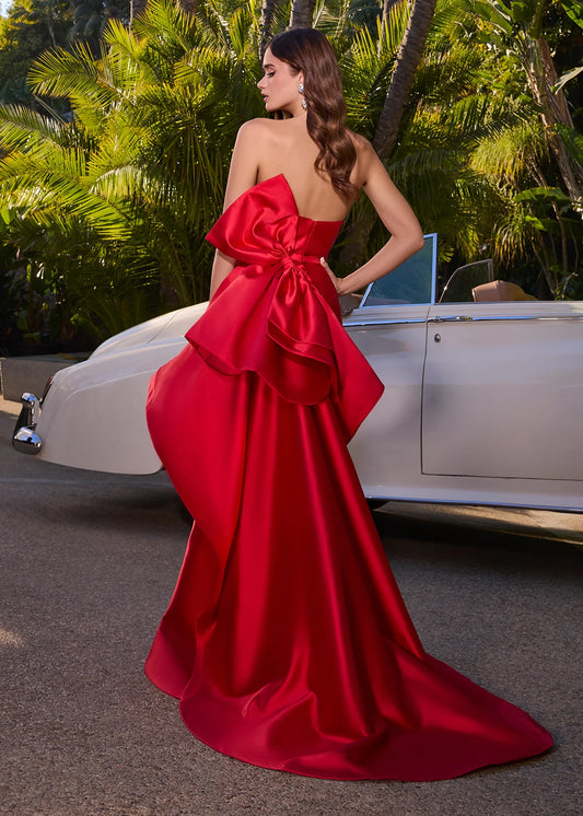 Ashley Lauren 11866 Mikado Strapless Gown With Bow.&nbsp; We love a bow! This strapless mikado gown features a belt and left leg slit. The look is complete with a back bow that cascades down the back and onto the sweep train.

Strapless
Mikado
Left Leg Slit
Ruffle Detail
Colors:&nbsp; Red, Yellow, Black/White, Pink, White
