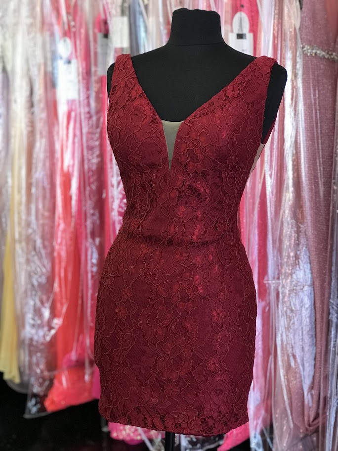 Nina Canacci 266 is a short fitted formal lace cocktail dress. Featuring a V neckline and sheer mesh side panel sides. This simple &amp; Elegant style is perfect for any formal or semi formal event! Open V back.

Sizes:&nbsp;2, 4, 6

Colors:&nbsp;Burgundy, Navy