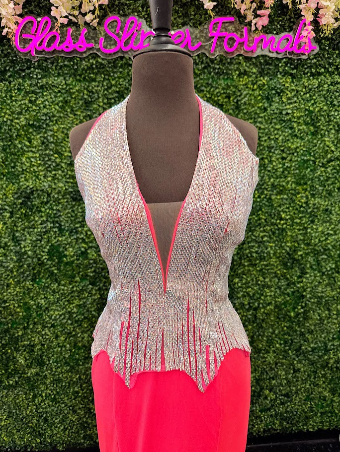 Elevate your formal wardrobe with the Johnathan Kayne 2534 gown, expertly crafted in rich black velvet. This size 4 dress features a crystal-embellished bodice that adds refined sparkle, while the halter corset design offers structured support and a flattering silhouette. The long fitted skirt includes a tasteful slit, combining elegance with a touch of allure—ideal for pageants or upscale events. This gown balances sophistication and glamour, ensuring you make a confident statement at any special occasion.