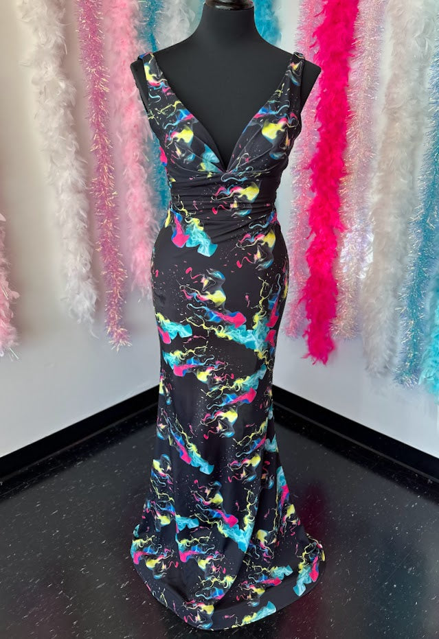 This Johnathan Kayne 9213 prom dress is a sophisticated showstopper. Crafted from neon jersey fabric and featuring a fitted silhouette, this floor-length gown makes a stunning statement. Its V neckline and Smoke Bomb coloring add to its modern look. Get ready to shine in this unforgettable style.  *ONE OF A KIND  Size: 4  Color: Black Smoke Bomb